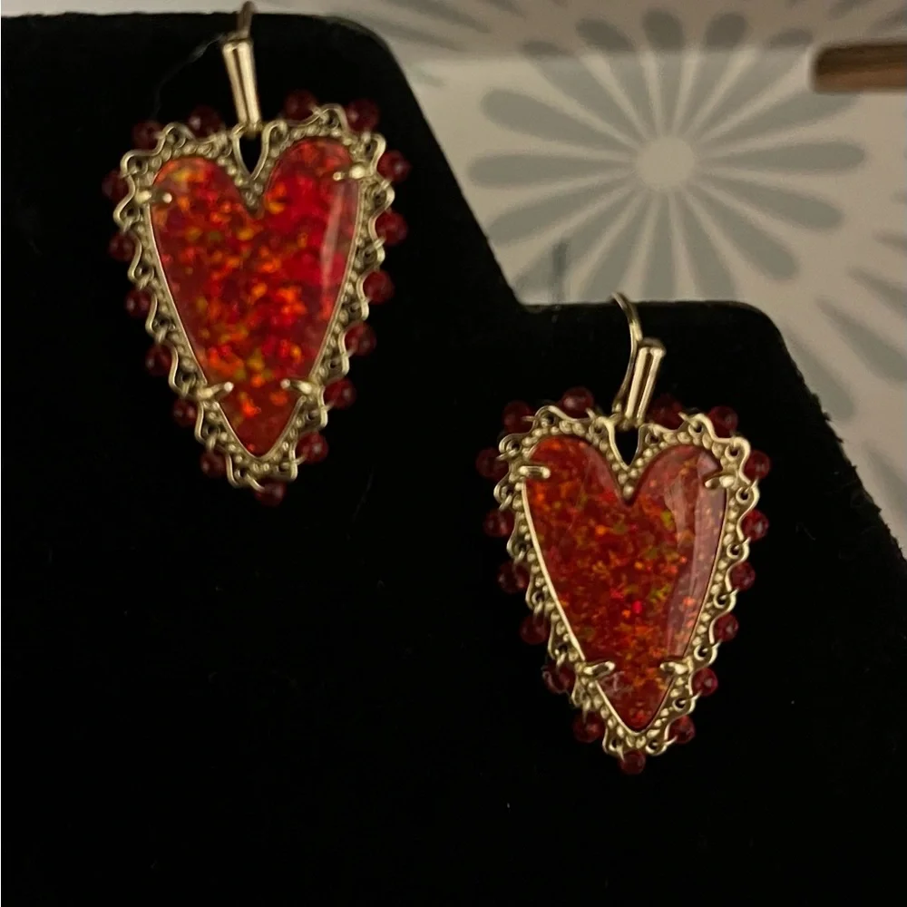 Kendra Scott Red Opal Ansley Beaded Heart Gold Earrings NWT $120 RETIRED! - Picture 4 of 5